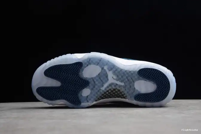 11 Low Jordan Air Snakeskin Blue Navy CD6846-102 0514